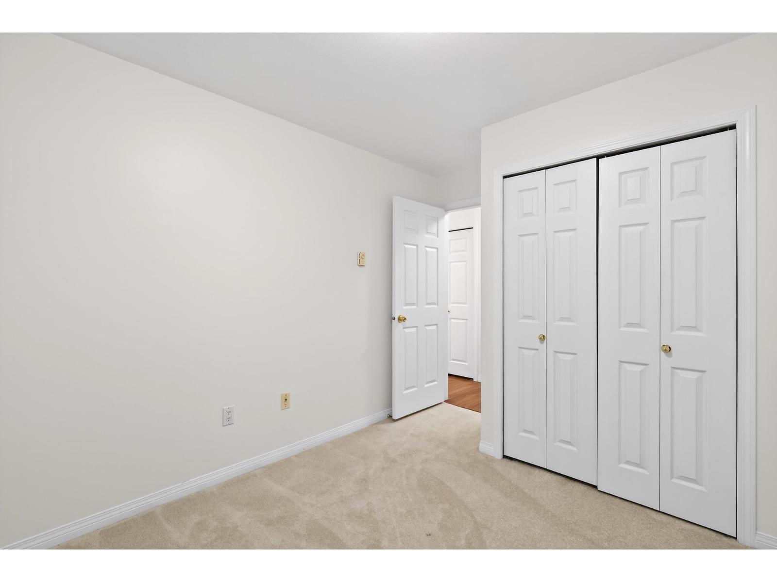 303 9865 140 Street, Surrey, BC - Indoor Photo Showing Other Room