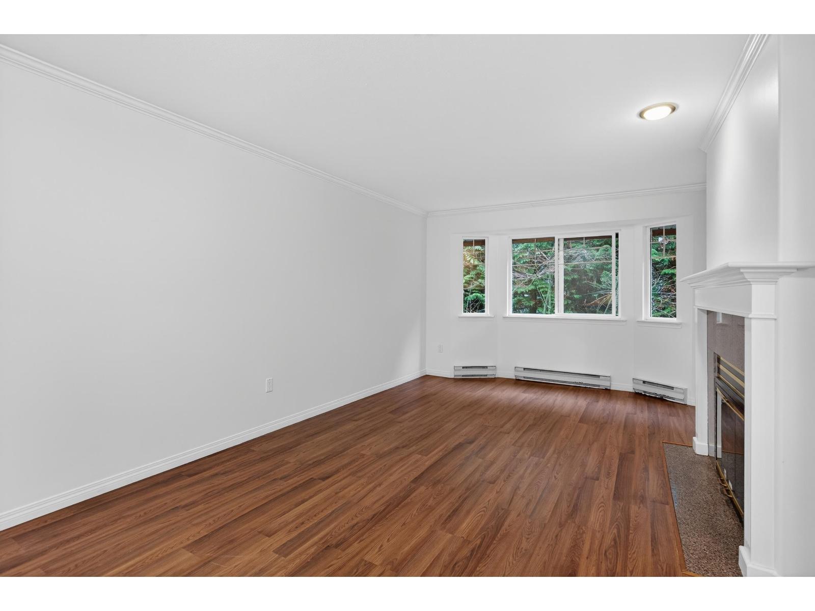 303 9865 140 Street, Surrey, BC - Indoor Photo Showing Other Room