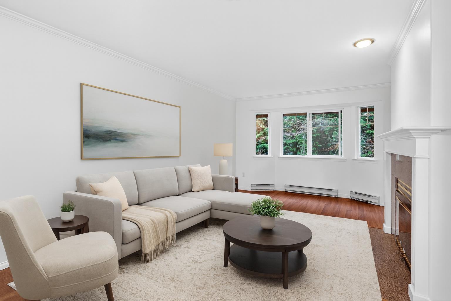 303 9865 140 Street, Surrey, BC - Indoor Photo Showing Living Room With Fireplace