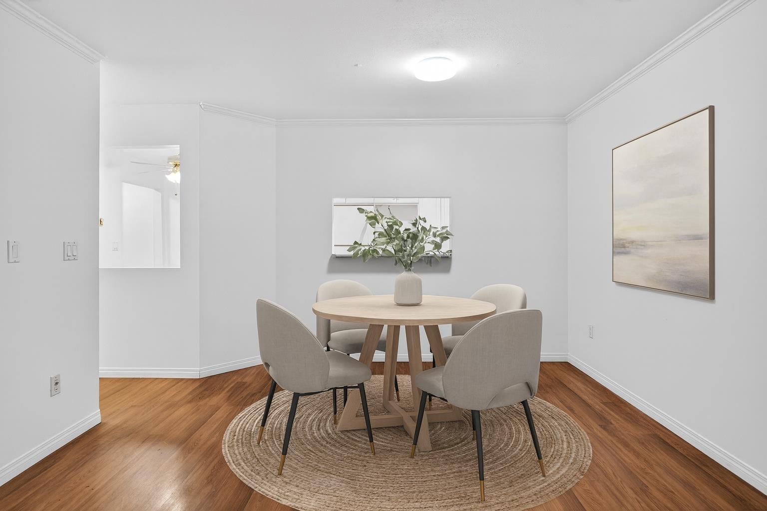303 9865 140 Street, Surrey, BC - Indoor Photo Showing Dining Room