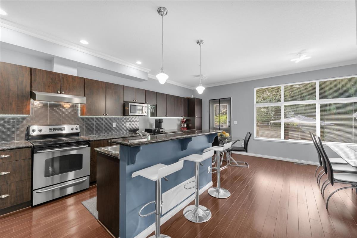 7 7518 138 Street, Surrey, BC - Indoor Photo Showing Kitchen With Upgraded Kitchen