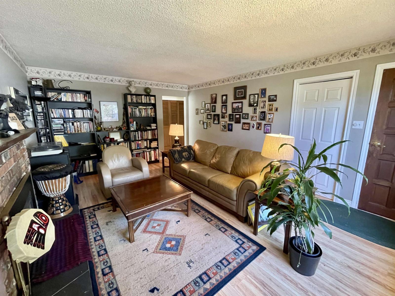 1421 129A Street, Surrey, BC - Indoor Photo Showing Living Room