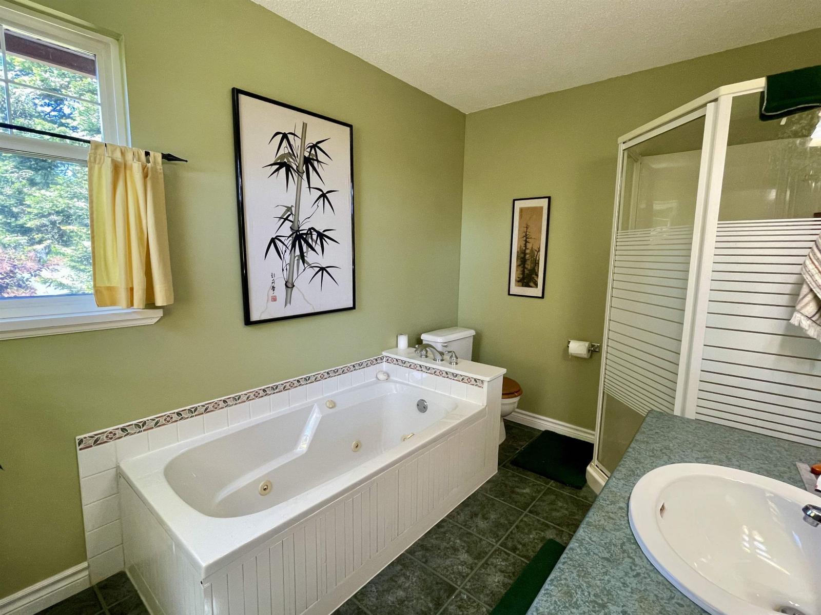 1421 129A Street, Surrey, BC - Indoor Photo Showing Bathroom