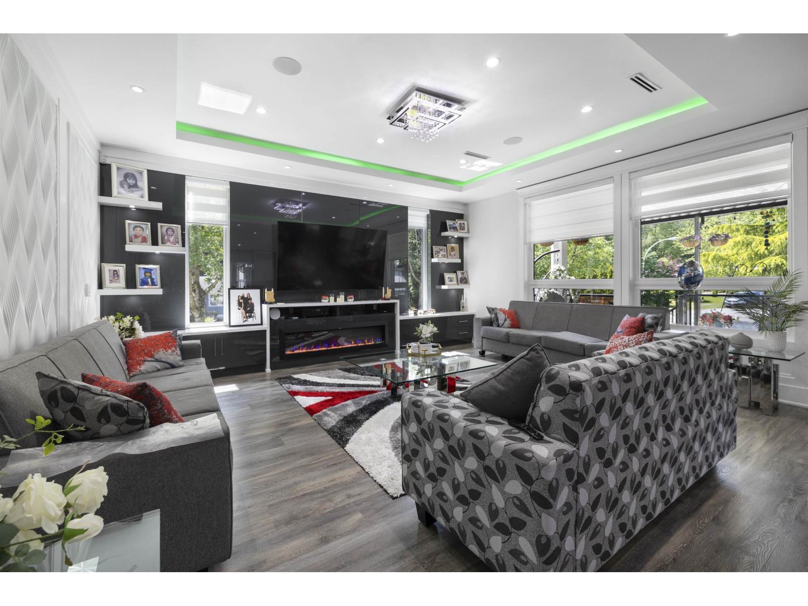 8671 Galway Crescent, Surrey, BC - Indoor Photo Showing Living Room