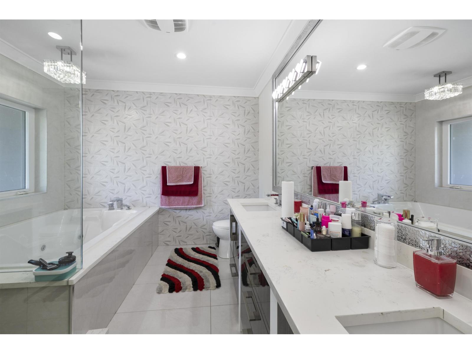 8671 Galway Crescent, Surrey, BC - Indoor Photo Showing Bathroom