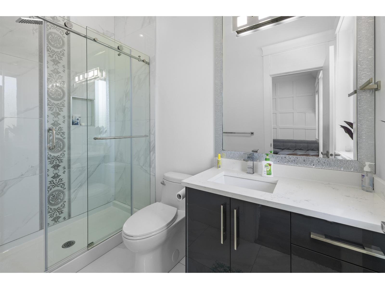 8671 Galway Crescent, Surrey, BC - Indoor Photo Showing Bathroom