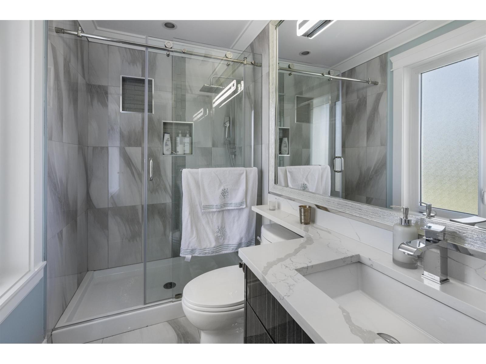 8671 Galway Crescent, Surrey, BC - Indoor Photo Showing Bathroom