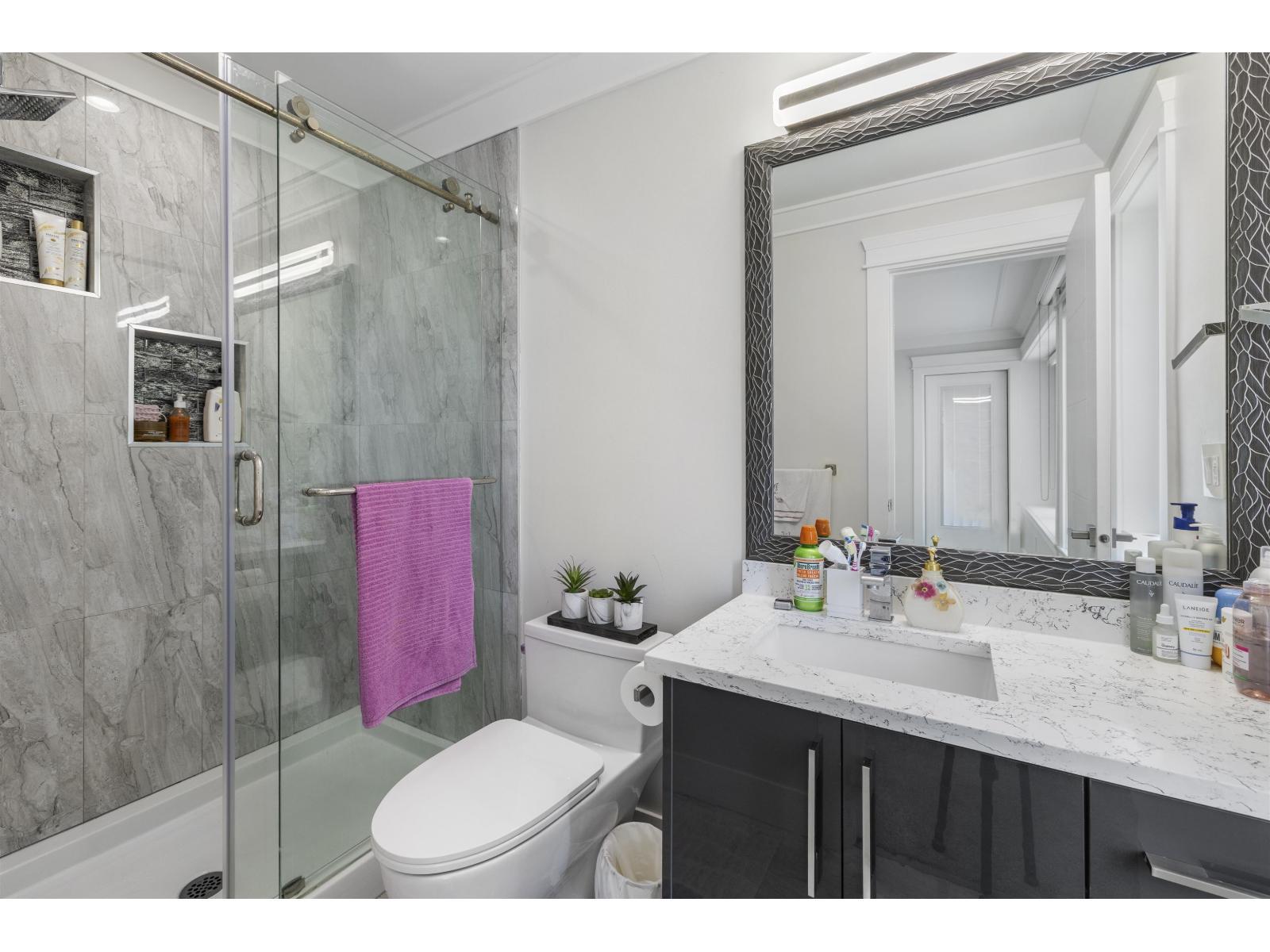 8671 Galway Crescent, Surrey, BC - Indoor Photo Showing Bathroom