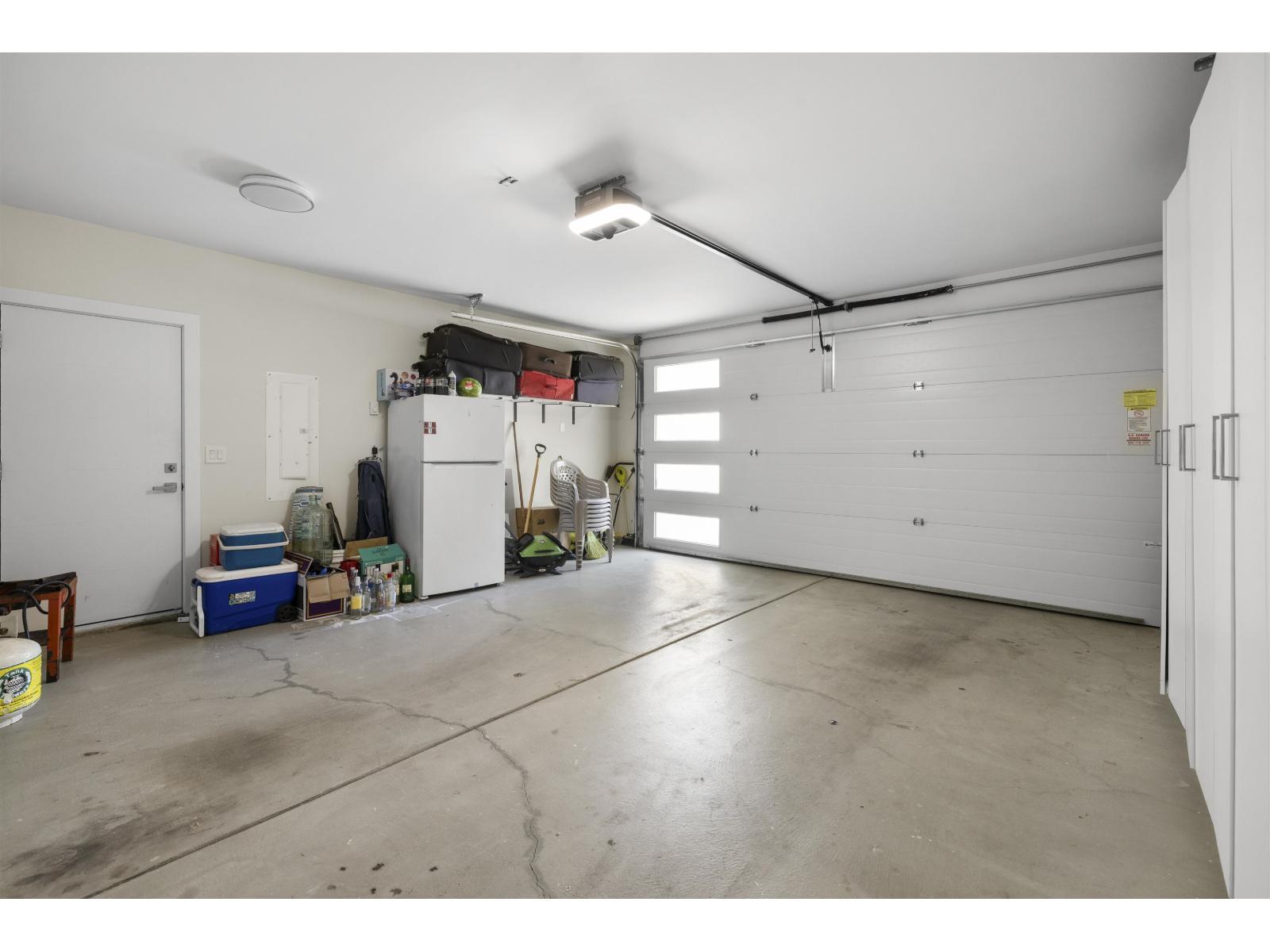 8671 Galway Crescent, Surrey, BC - Indoor Photo Showing Garage