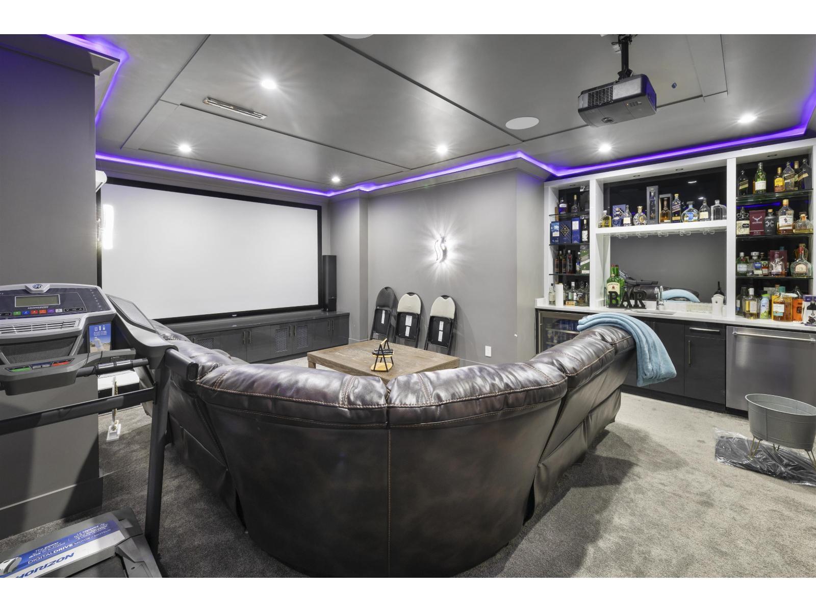 8671 Galway Crescent, Surrey, BC - Indoor Photo Showing Other Room