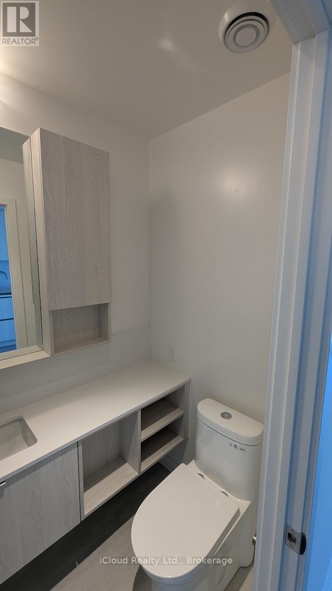 2414 - 120 Broadway Avenue E, Toronto, ON - Indoor Photo Showing Bathroom