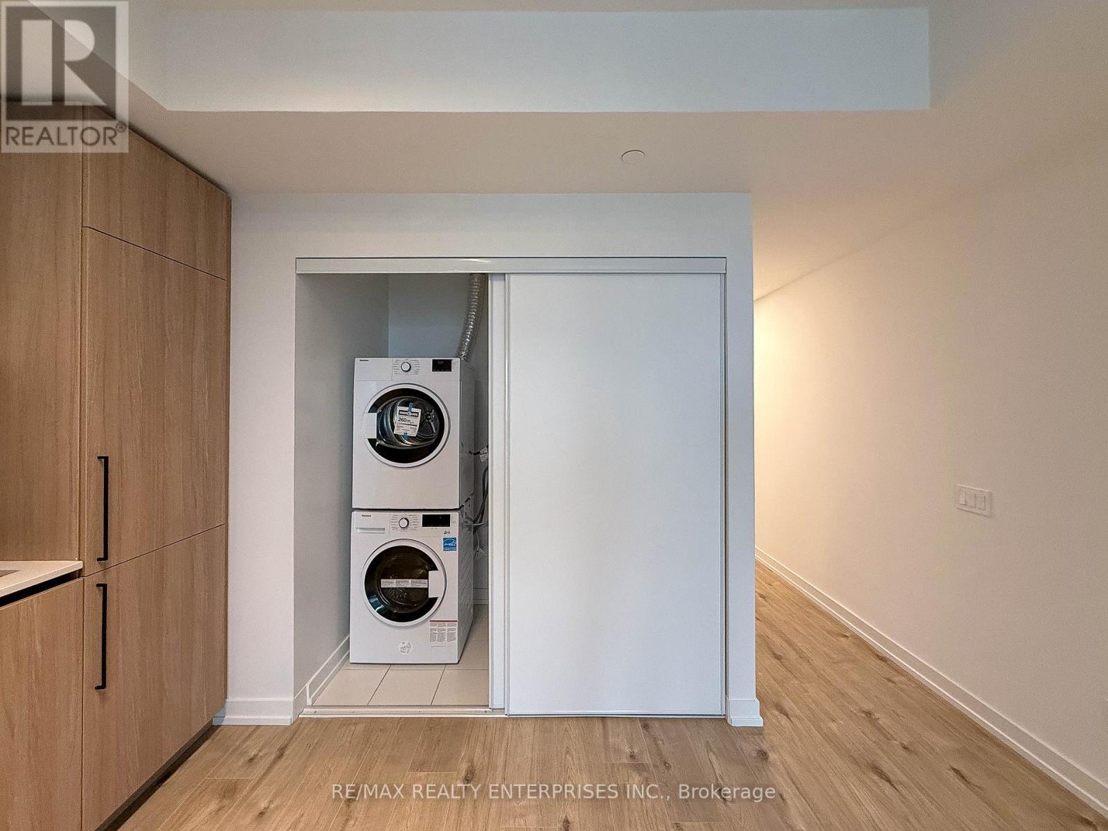 1714 - 35 Parliament Street, Toronto, ON - Indoor Photo Showing Laundry Room