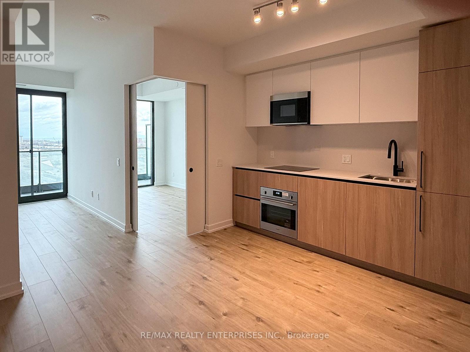 1714 - 35 Parliament Street, Toronto, ON - Indoor Photo Showing Kitchen