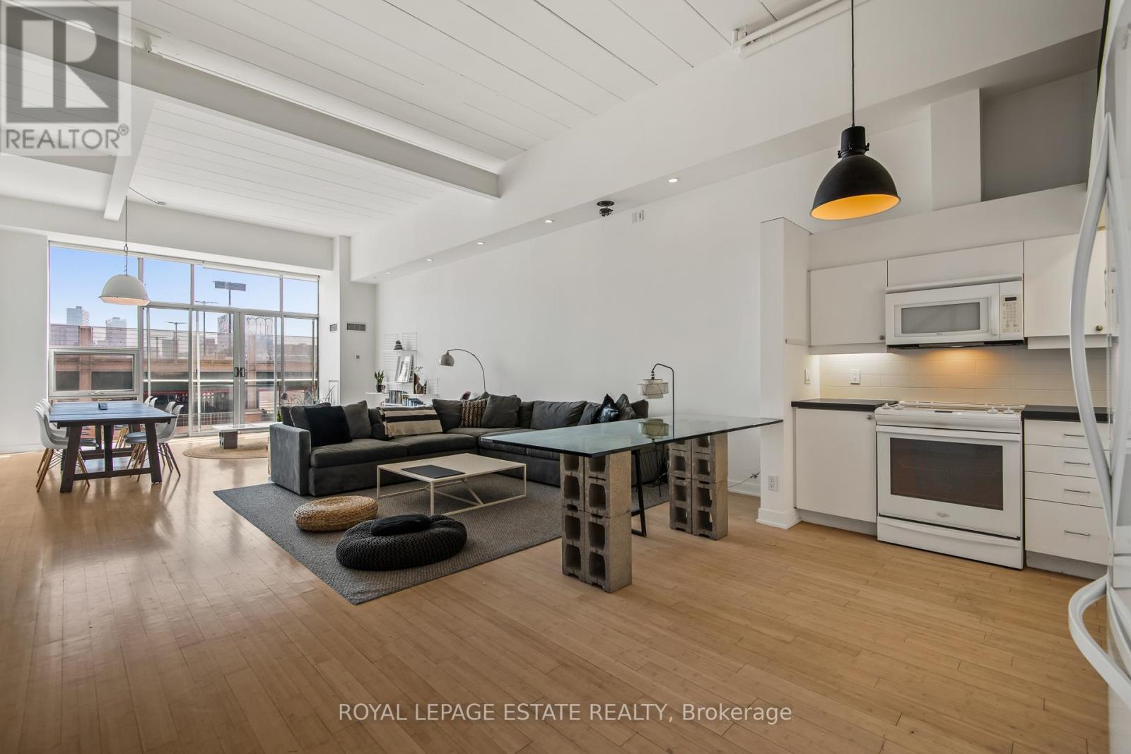 301 - 160 Baldwin Street, Toronto, ON - Indoor Photo Showing Other Room