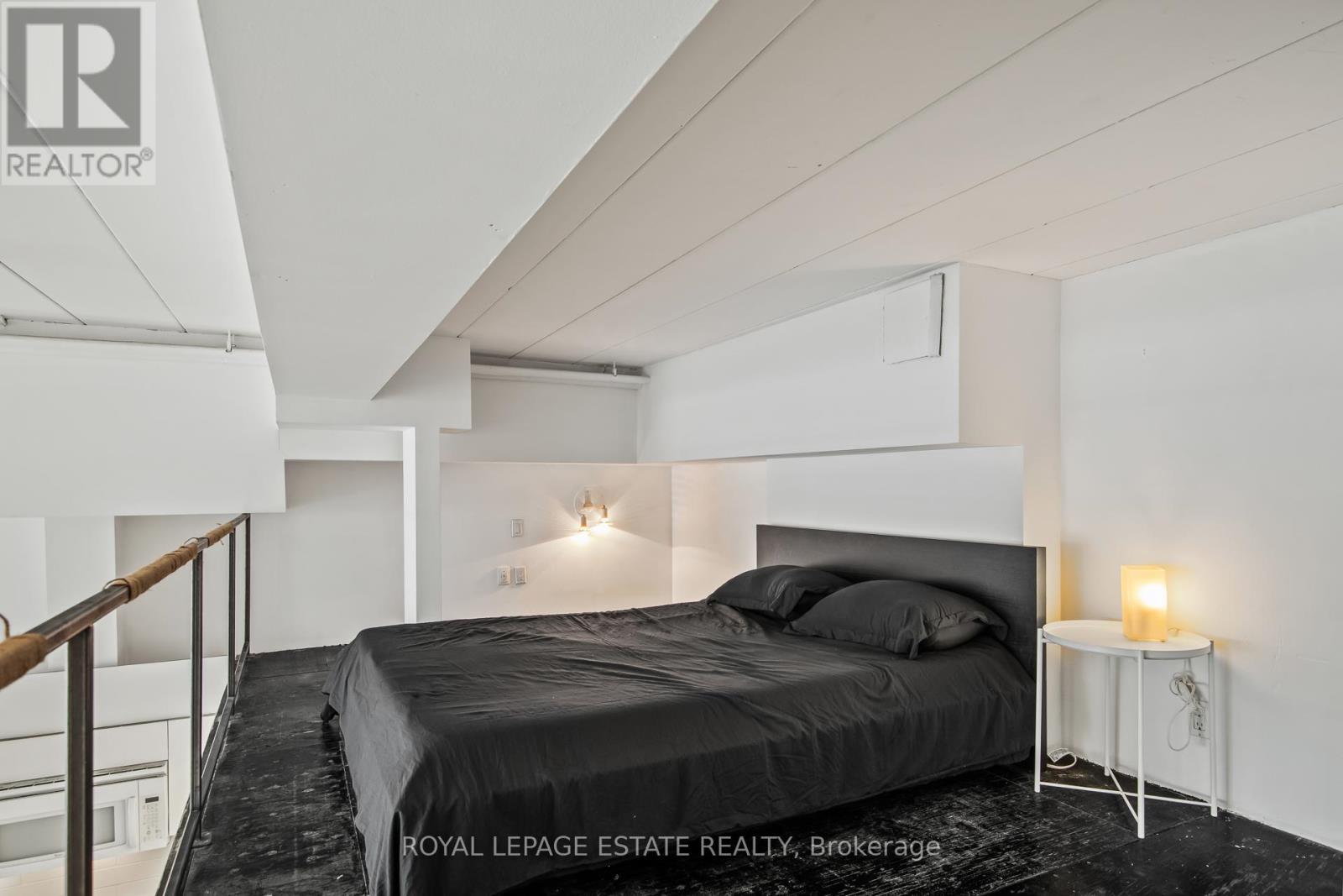 301 - 160 Baldwin Street, Toronto, ON - Indoor Photo Showing Bedroom