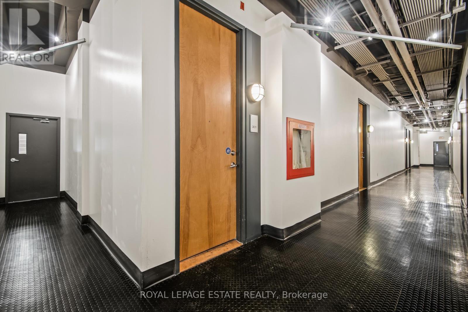 301 - 160 Baldwin Street, Toronto, ON - Indoor Photo Showing Other Room