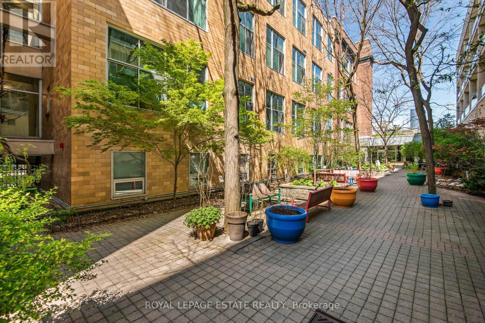 301 - 160 Baldwin Street, Toronto, ON - Outdoor