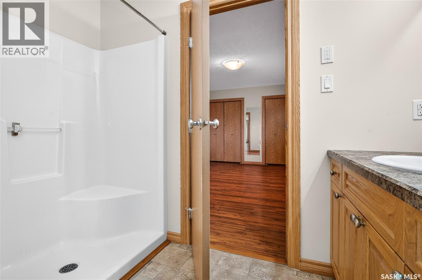 1 120 Athabasca Street W, Moose Jaw, SK - Indoor Photo Showing Bathroom