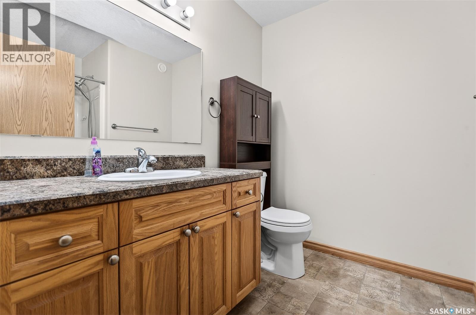 1 120 Athabasca Street W, Moose Jaw, SK - Indoor Photo Showing Bathroom