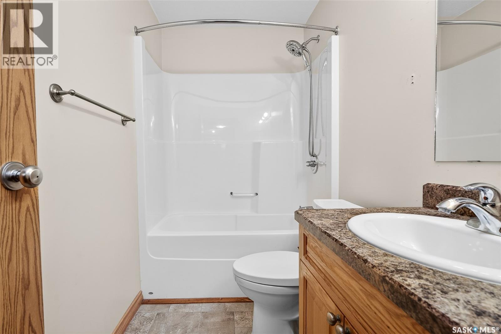 1 120 Athabasca Street W, Moose Jaw, SK - Indoor Photo Showing Bathroom
