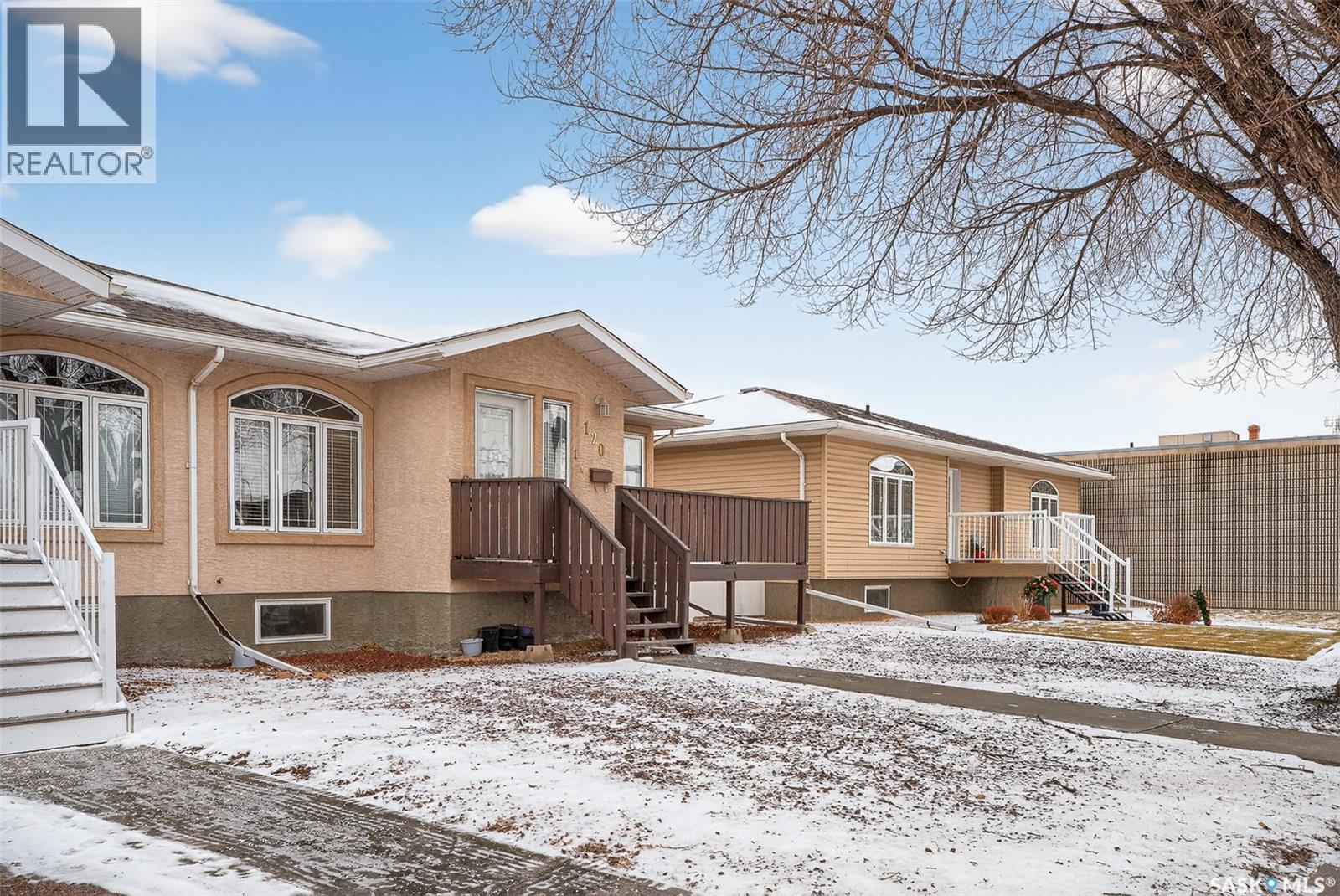 1 120 Athabasca Street W, Moose Jaw, SK - Outdoor