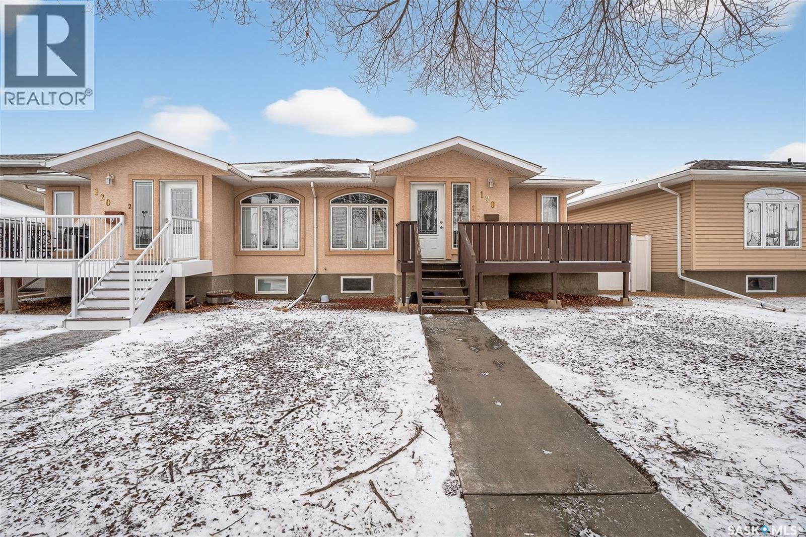 1 120 Athabasca Street W, Moose Jaw, SK - Outdoor With Deck Patio Veranda