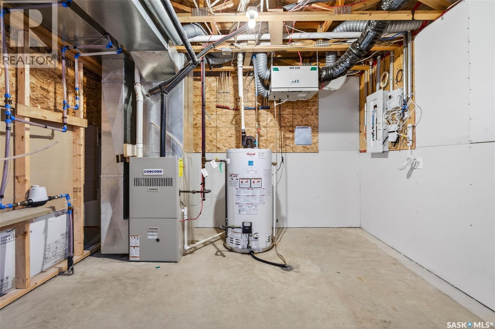 1 120 Athabasca Street W, Moose Jaw, SK - Indoor Photo Showing Basement