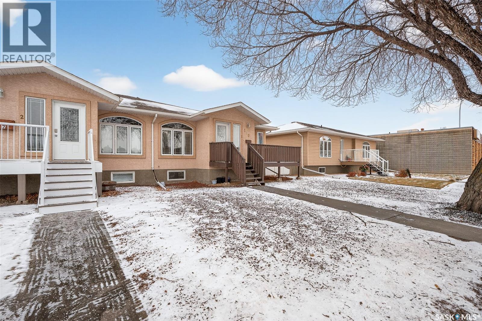 1 120 Athabasca Street W, Moose Jaw, SK - Outdoor