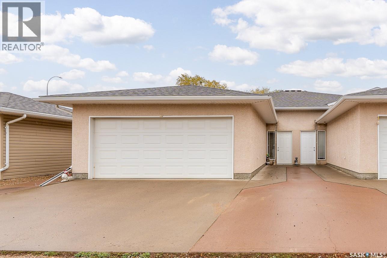 1 120 Athabasca Street W, Moose Jaw, SK - Outdoor