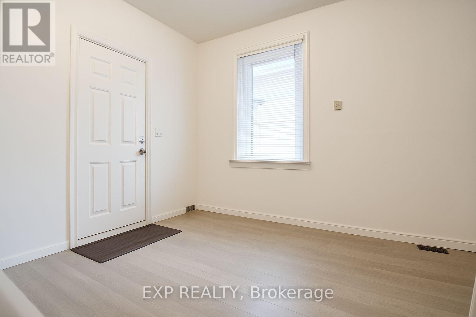 Bachelor - 207 Gamble Avenue, Toronto, ON - Indoor Photo Showing Other Room