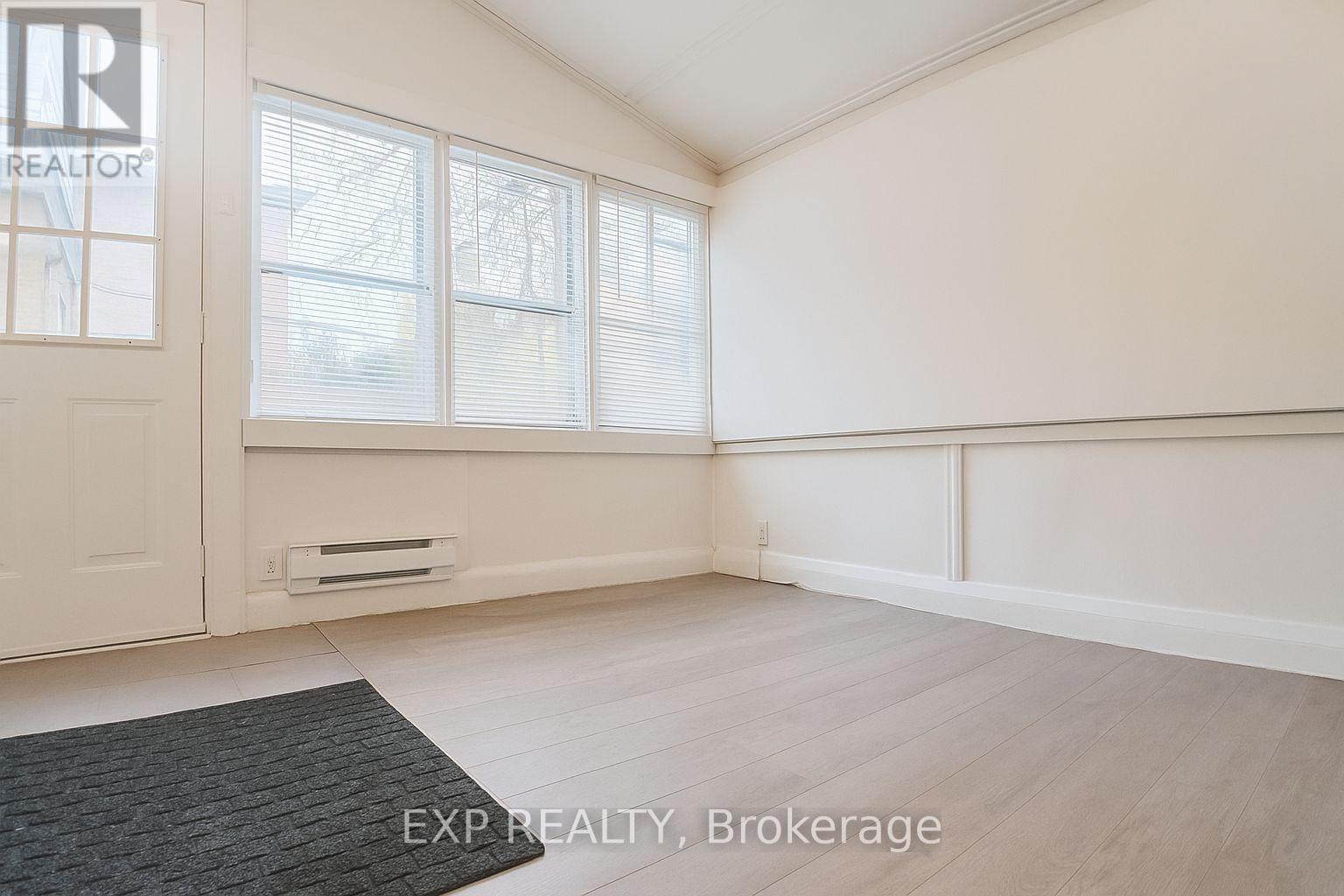 Bachelor - 207 Gamble Avenue, Toronto, ON - Indoor Photo Showing Other Room