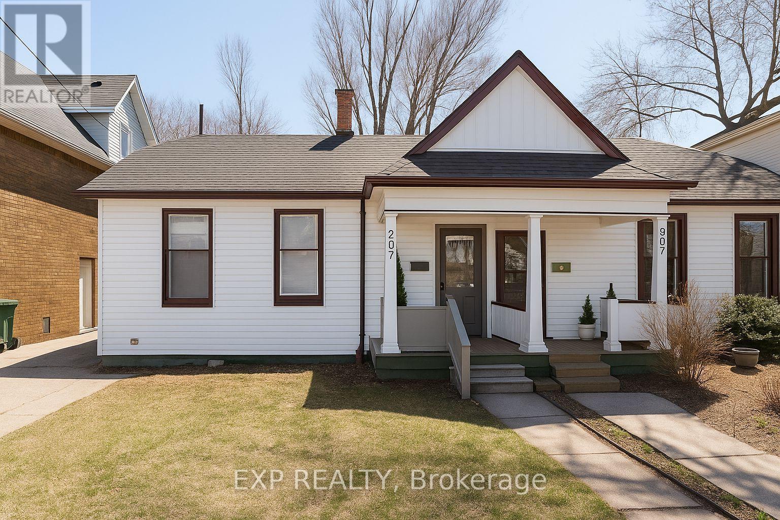 Bachelor - 207 Gamble Avenue, Toronto, ON - Outdoor