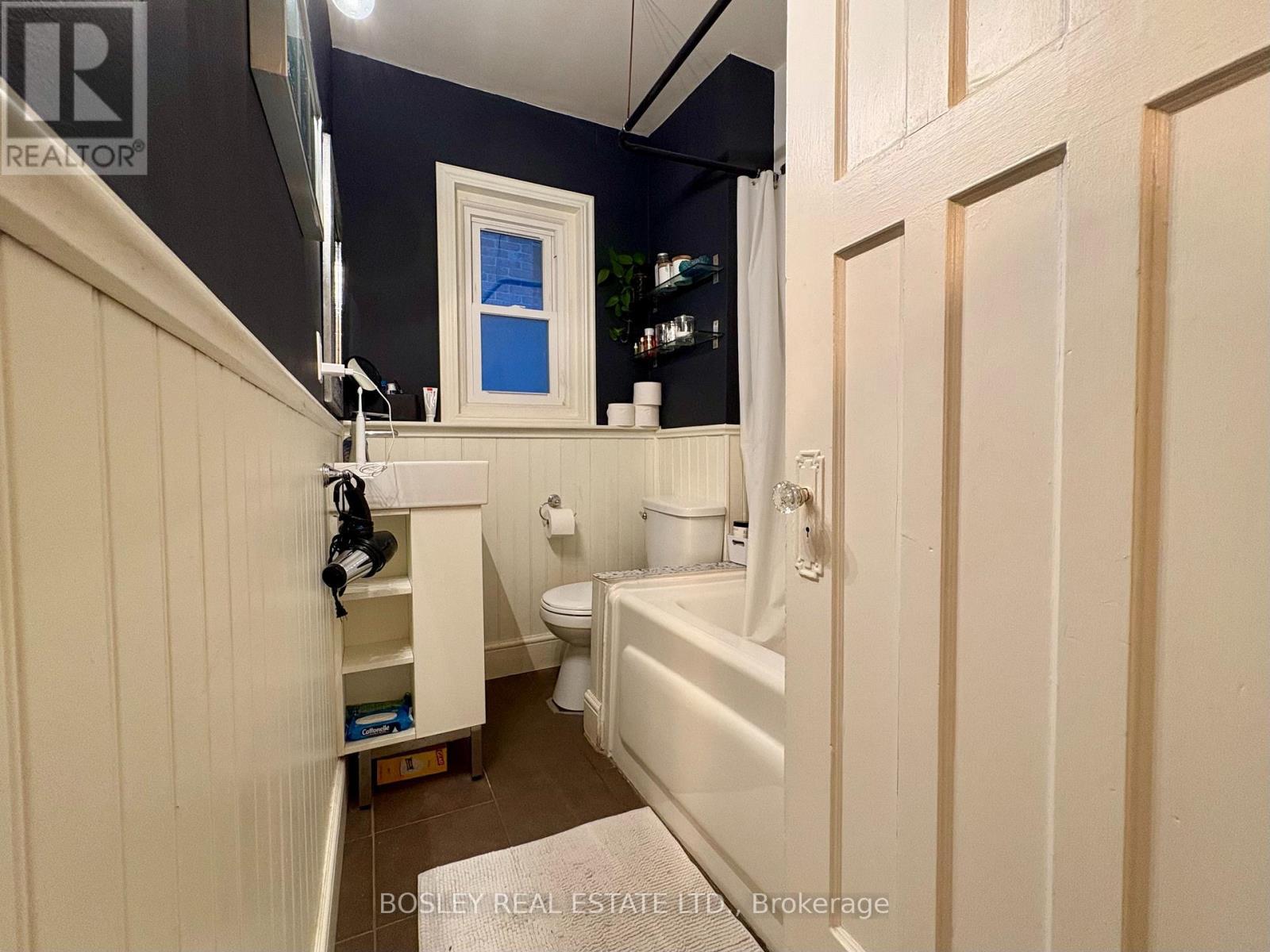 Main - 141 Booth Avenue, Toronto, ON - Indoor Photo Showing Bathroom