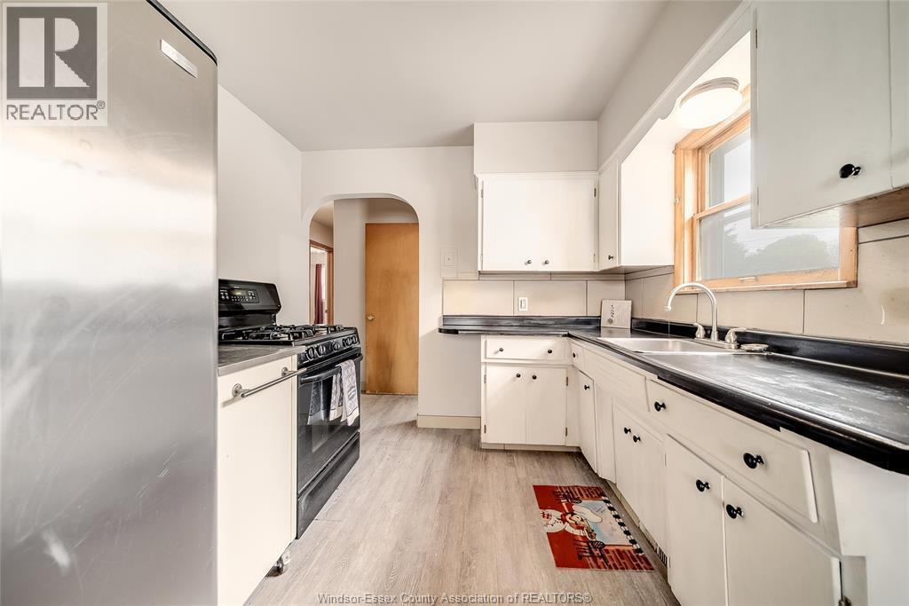 2362 Mercer, Windsor, ON - Indoor Photo Showing Kitchen