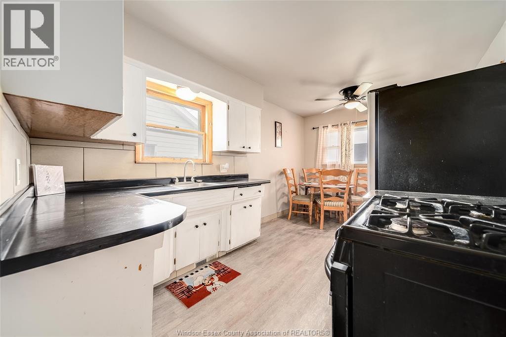 2362 Mercer, Windsor, ON - Indoor Photo Showing Kitchen