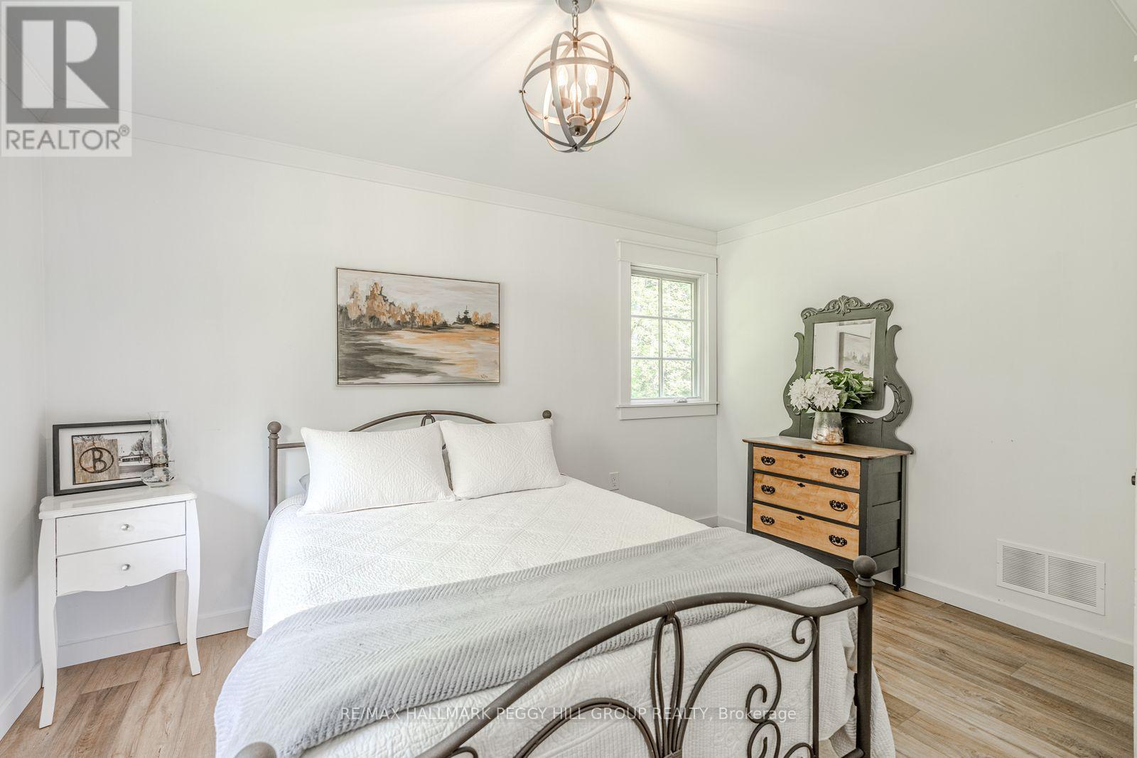 2764 Fairgrounds Road, Severn, ON - Indoor Photo Showing Bedroom