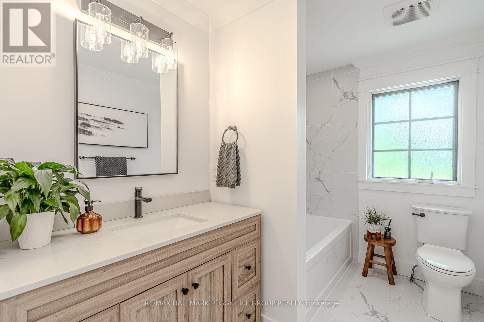 2764 Fairgrounds Road, Severn, ON - Indoor Photo Showing Bathroom