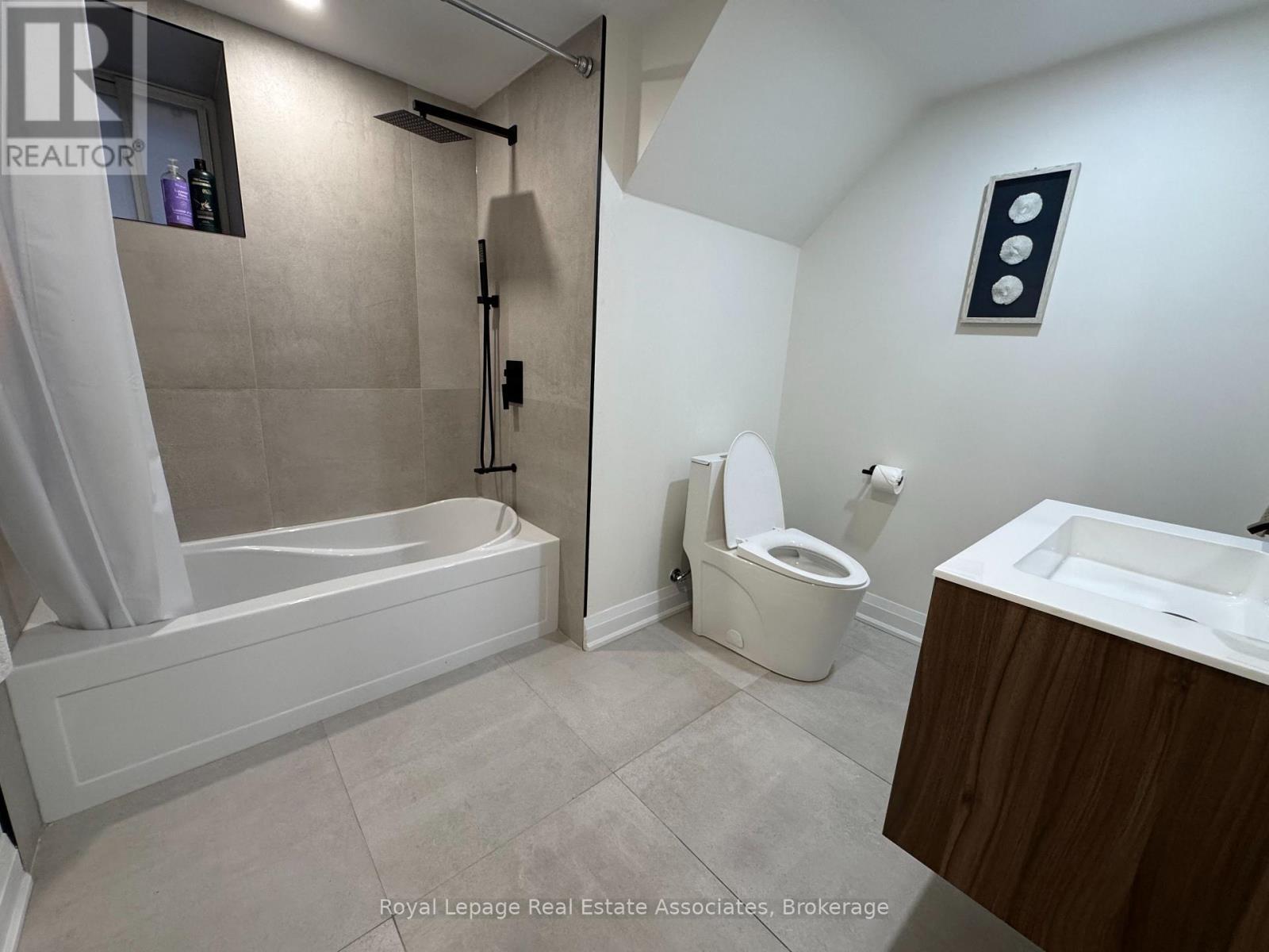 Bsmt - 65 North Heights Road, Toronto, ON - Indoor Photo Showing Bathroom