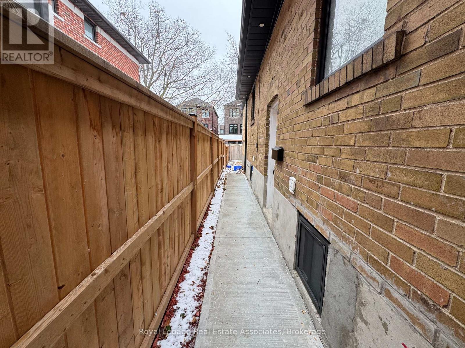 Bsmt - 65 North Heights Road, Toronto, ON -