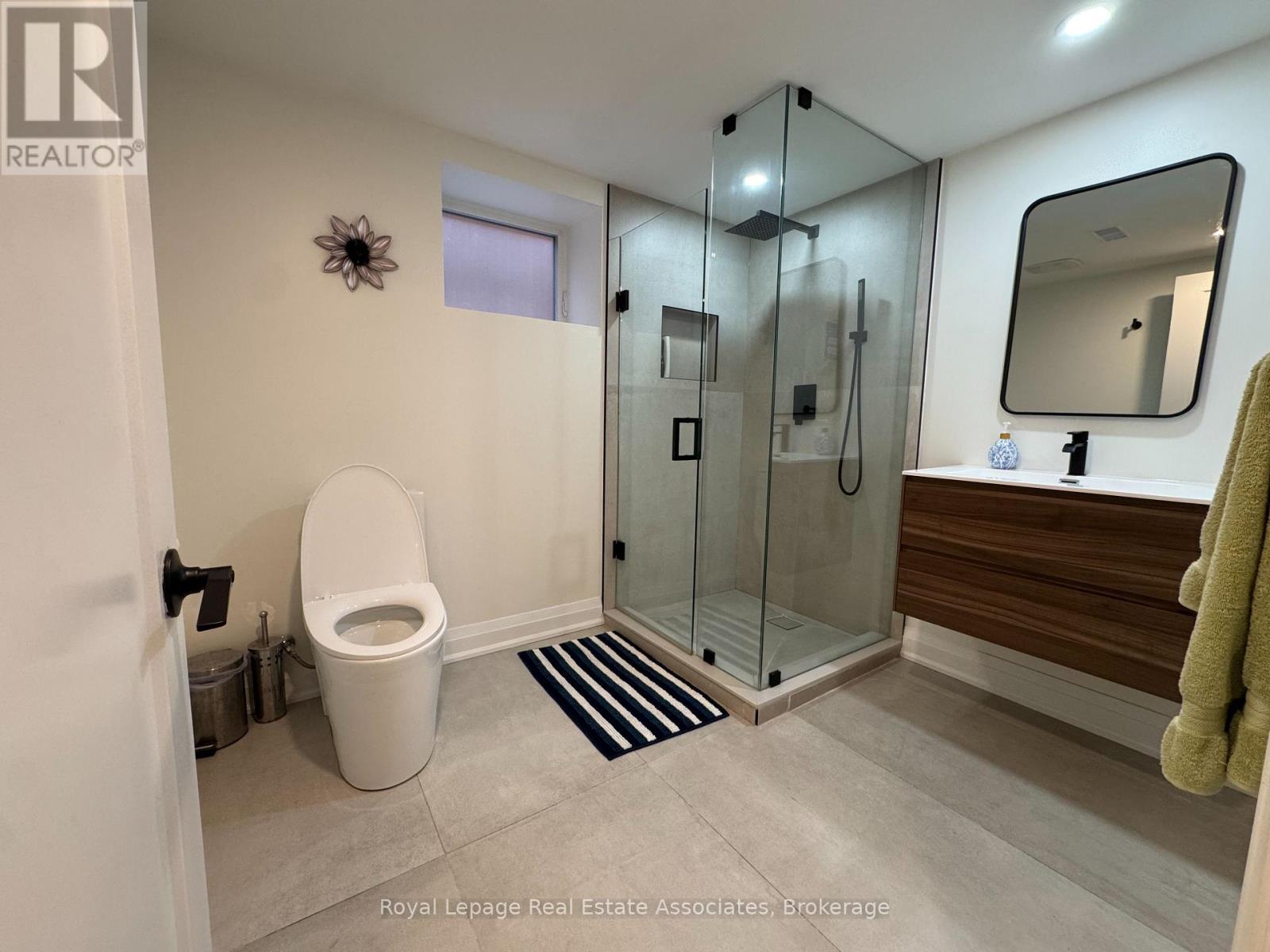 Bsmt - 65 North Heights Road, Toronto, ON - Indoor Photo Showing Bathroom