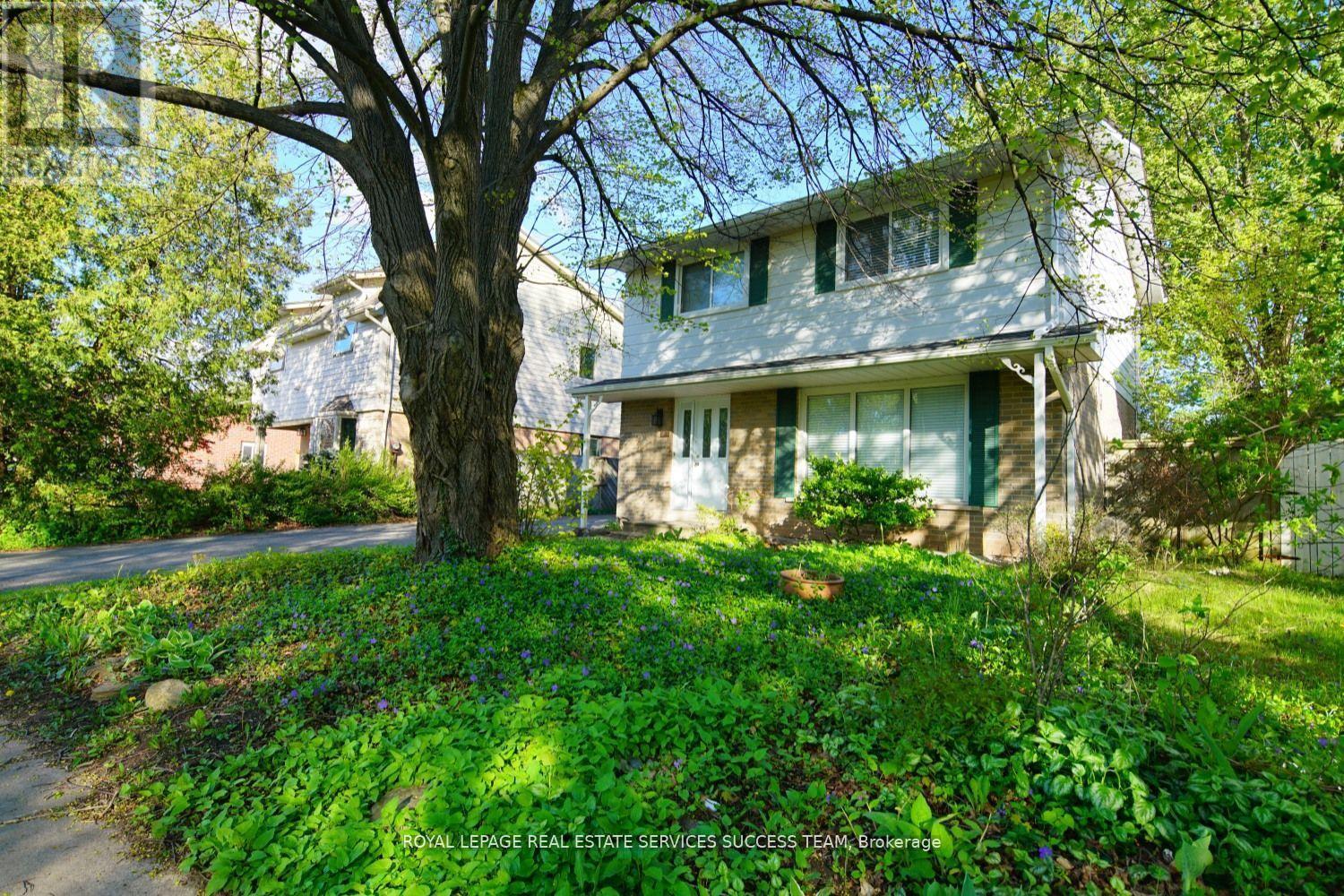 1355 Odessa Crescent, Oakville, ON - Outdoor