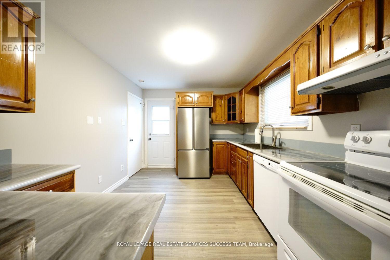1355 Odessa Crescent, Oakville, ON - Indoor Photo Showing Kitchen