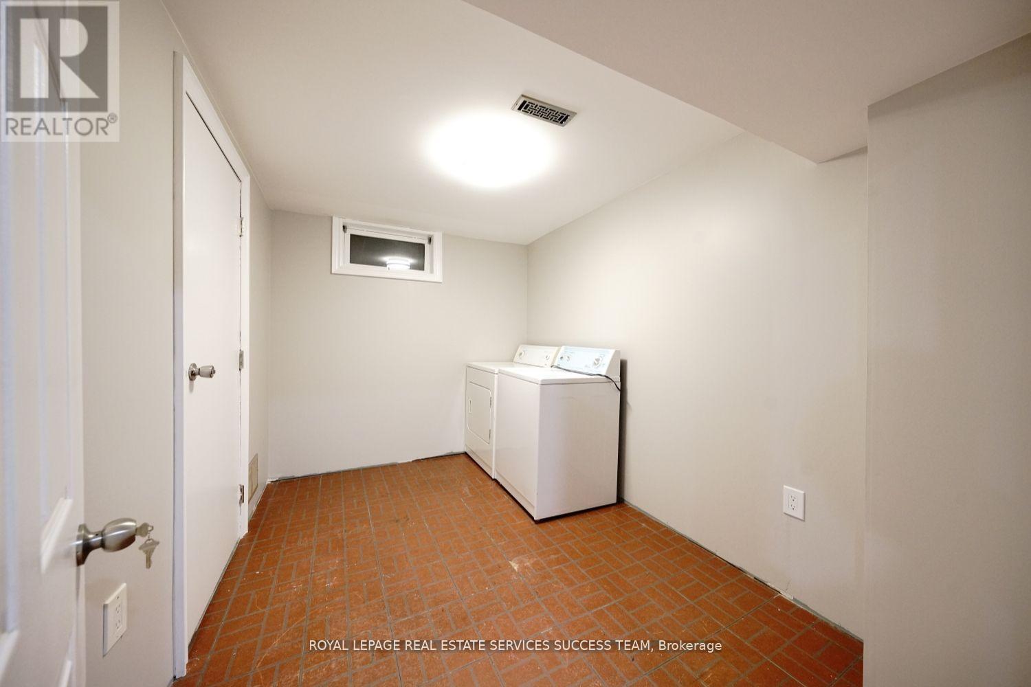 1355 Odessa Crescent, Oakville, ON - Indoor Photo Showing Other Room