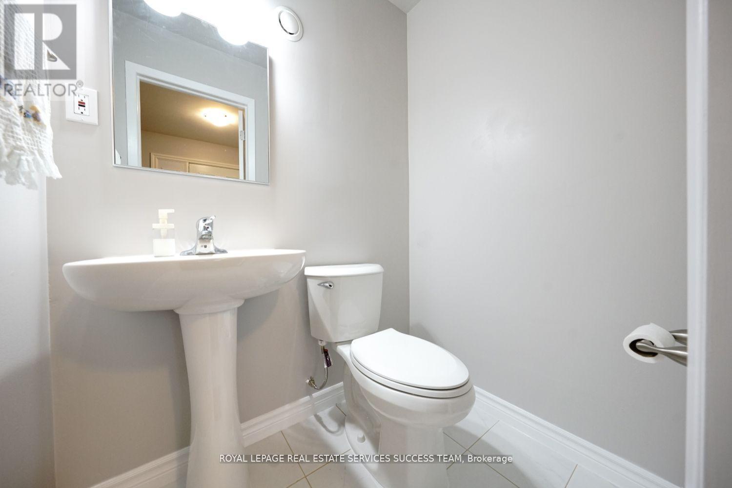 1355 Odessa Crescent, Oakville, ON - Indoor Photo Showing Bathroom
