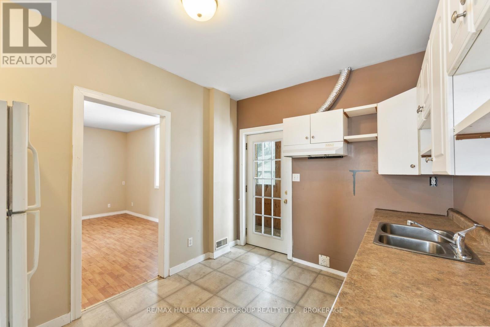 4069 Bath Road, Kingston (South Of Taylor-Kidd Blvd), ON - Indoor Photo Showing Kitchen With Double Sink
