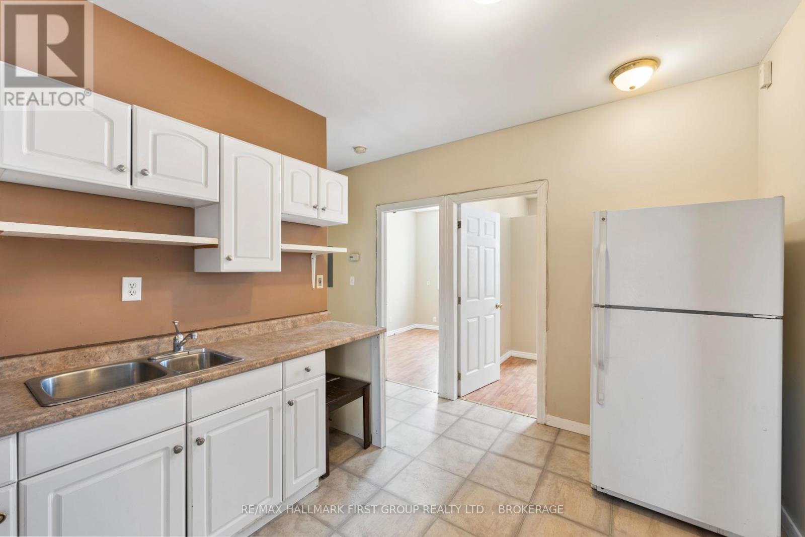 4069 Bath Road, Kingston (South Of Taylor-Kidd Blvd), ON - Indoor Photo Showing Kitchen With Double Sink
