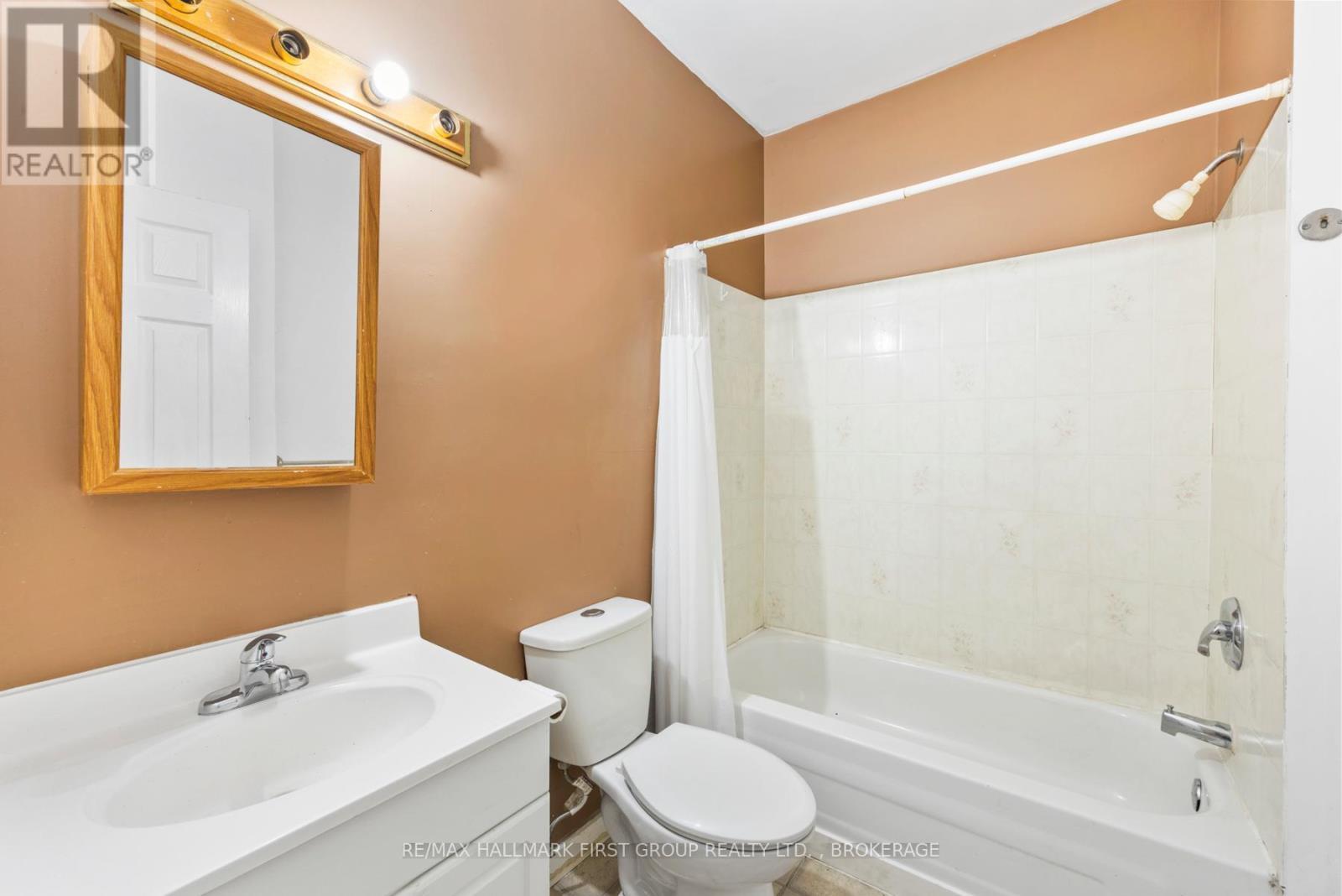 4069 Bath Road, Kingston (South Of Taylor-Kidd Blvd), ON - Indoor Photo Showing Bathroom