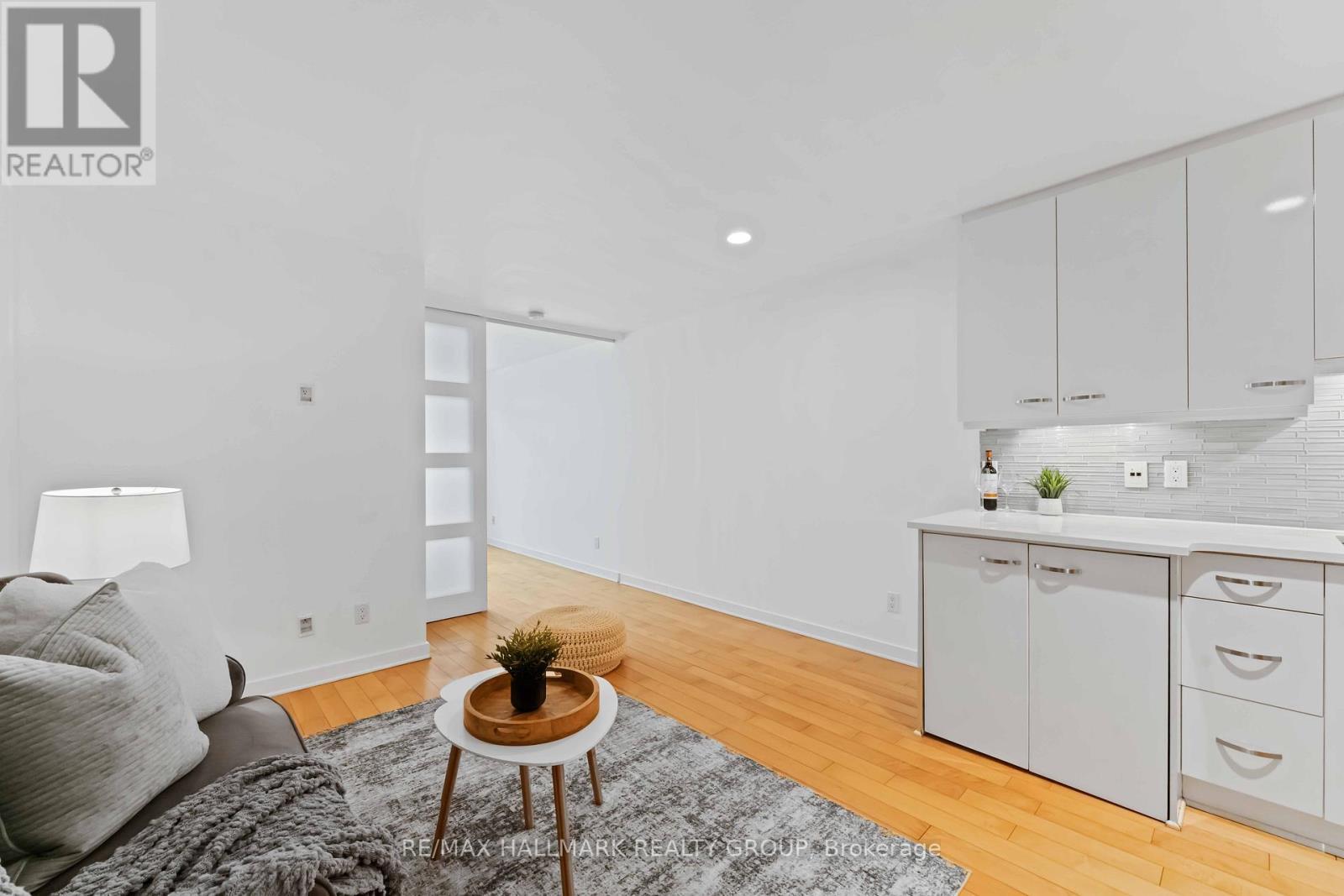 15 - 202 St. Patrick Street, Ottawa, ON - Indoor