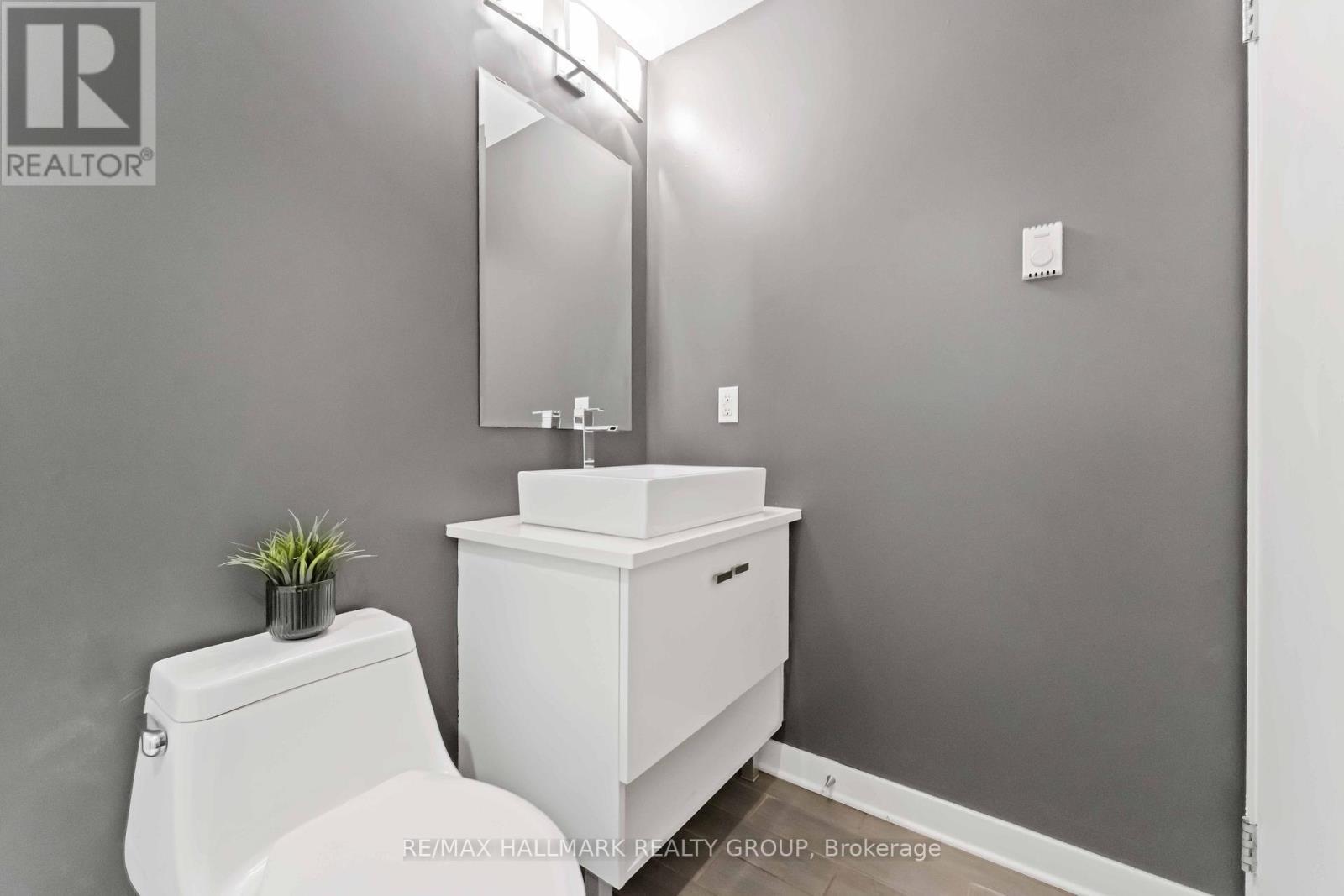 15 - 202 St. Patrick Street, Ottawa, ON - Indoor Photo Showing Bathroom