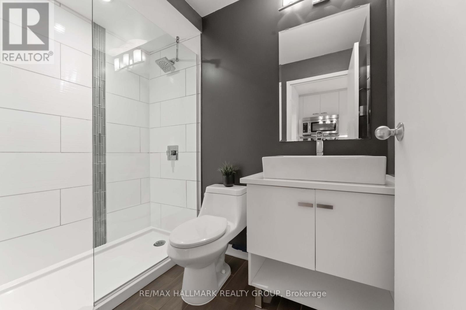 15 - 202 St. Patrick Street, Ottawa, ON - Indoor Photo Showing Bathroom